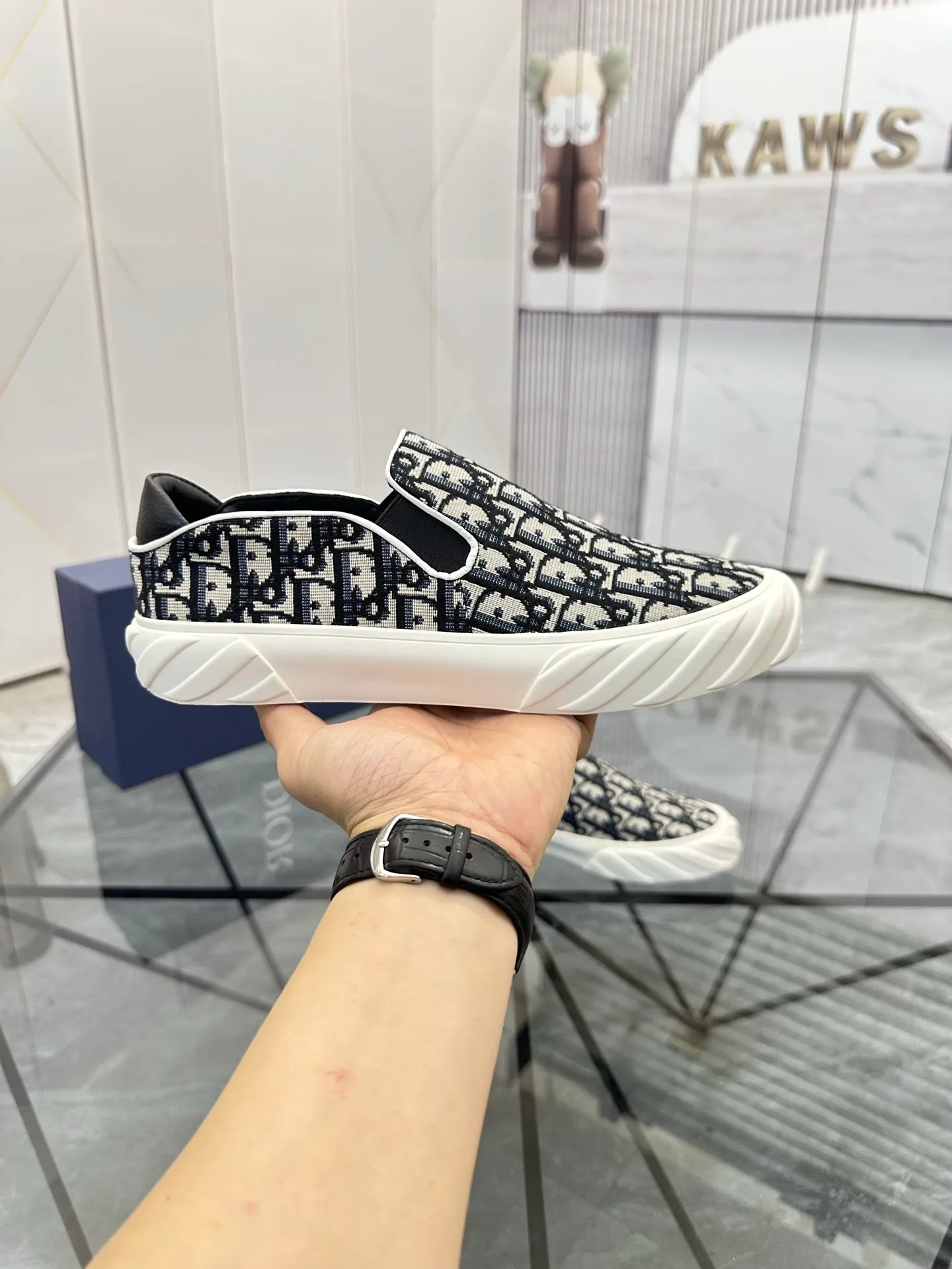 Men's shoes for sale 💰: 💰P380¥ Product trademark: Dior* "Dior*" slip-on shoes Regular size: 38-44 (can be customized to 45) Product materials: upper imported cowhide stitched with original fabric, sheepskin lining, original outsole. No.:6735